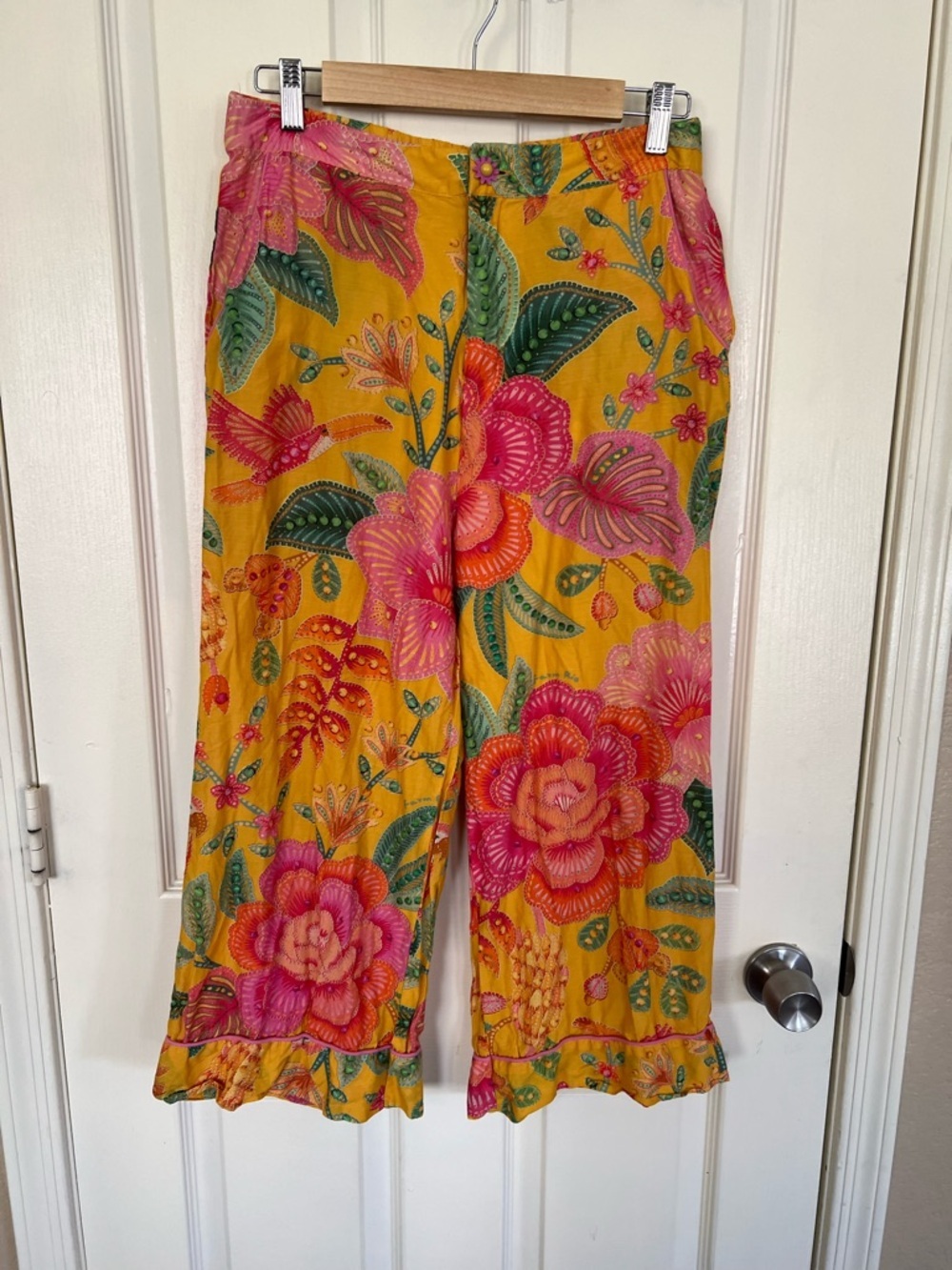FARM Rio Macaw Bloom Tropical Print Pants Wide Leg Ruffle Hem Yellow Size M - Picture 10 of 13